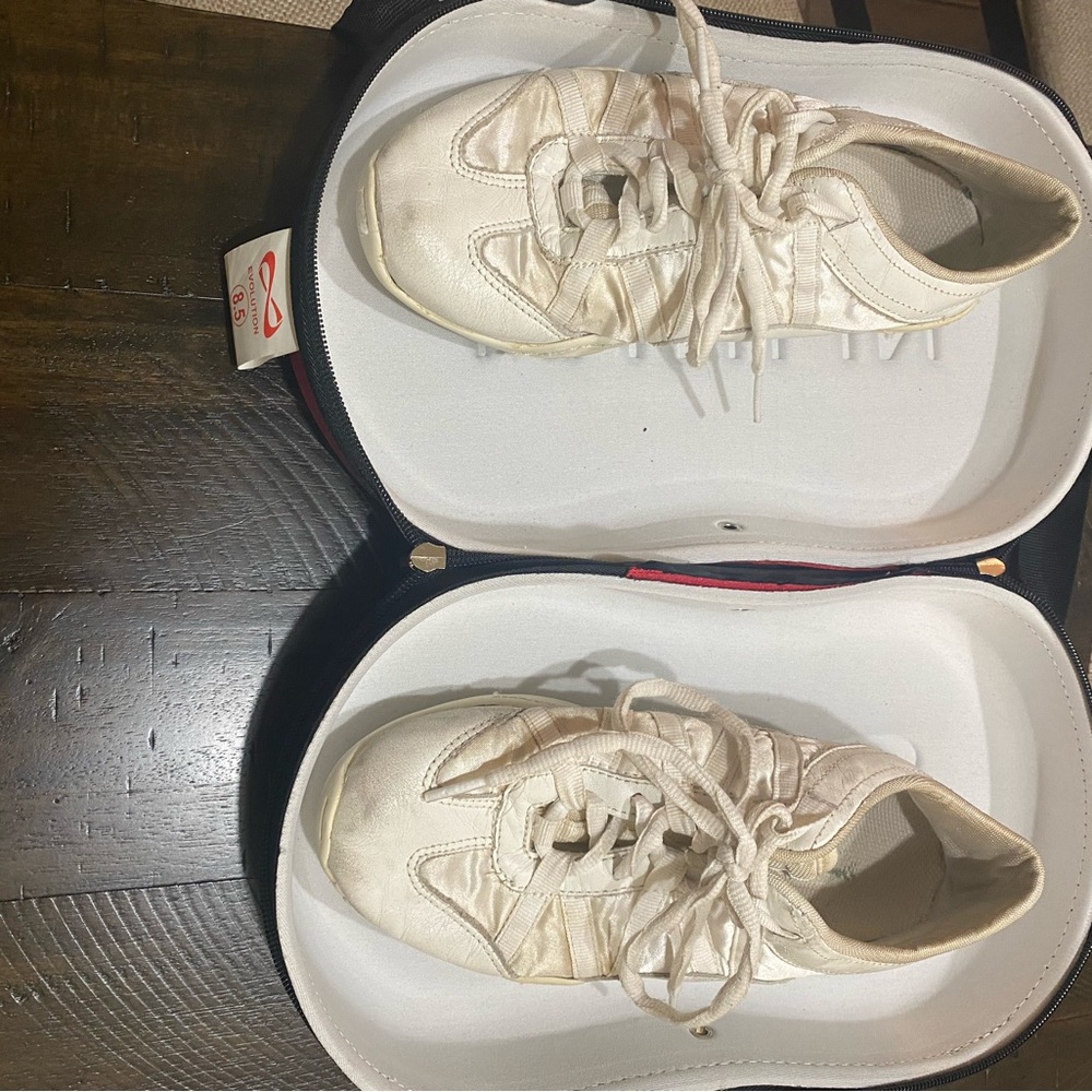 NFINITY EVOLUTION 8.5 gently used cheer shoes